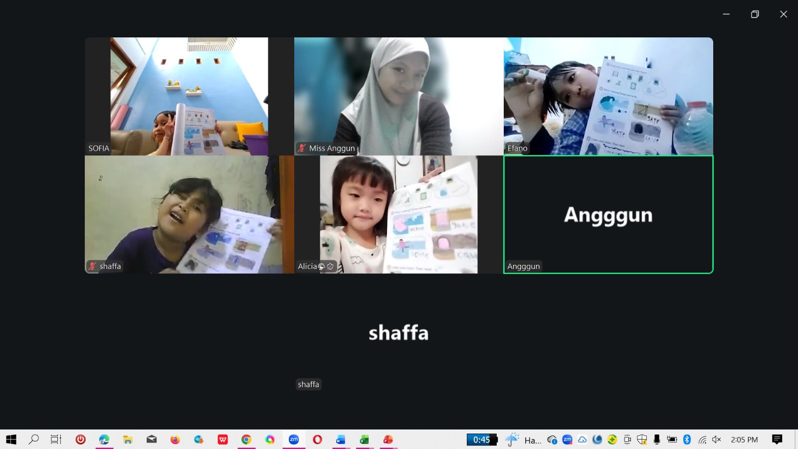 Anak-anak mulai kelas dengan ice breaking seru biar lebih percaya diri.